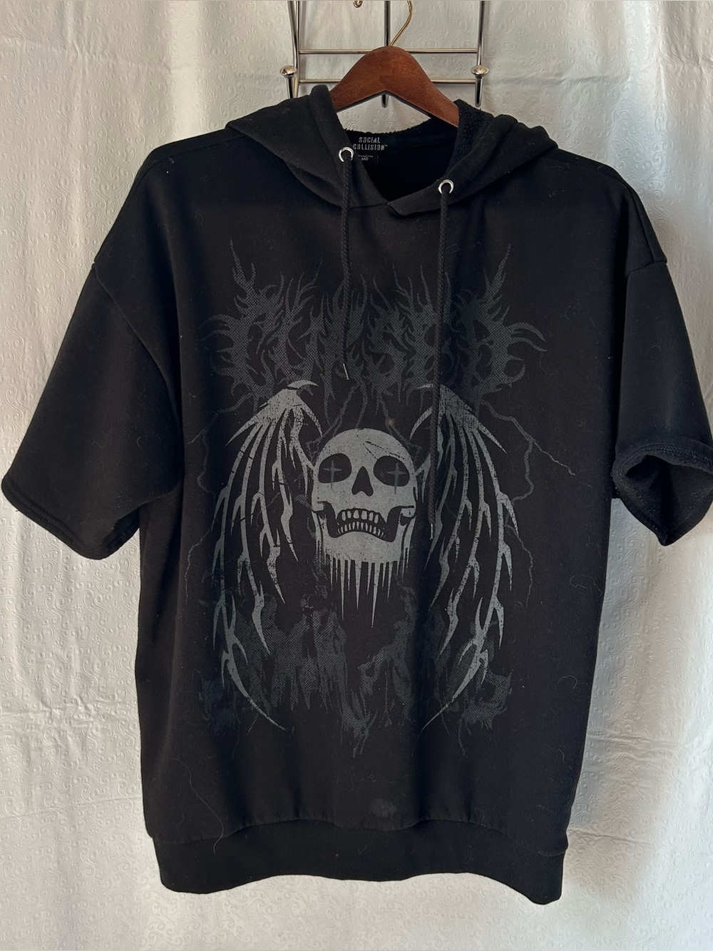 SOCIAL COLLISION Winged Skull Cursed Twofer Hoodie Short Sleeve Sweatshirt Sz M